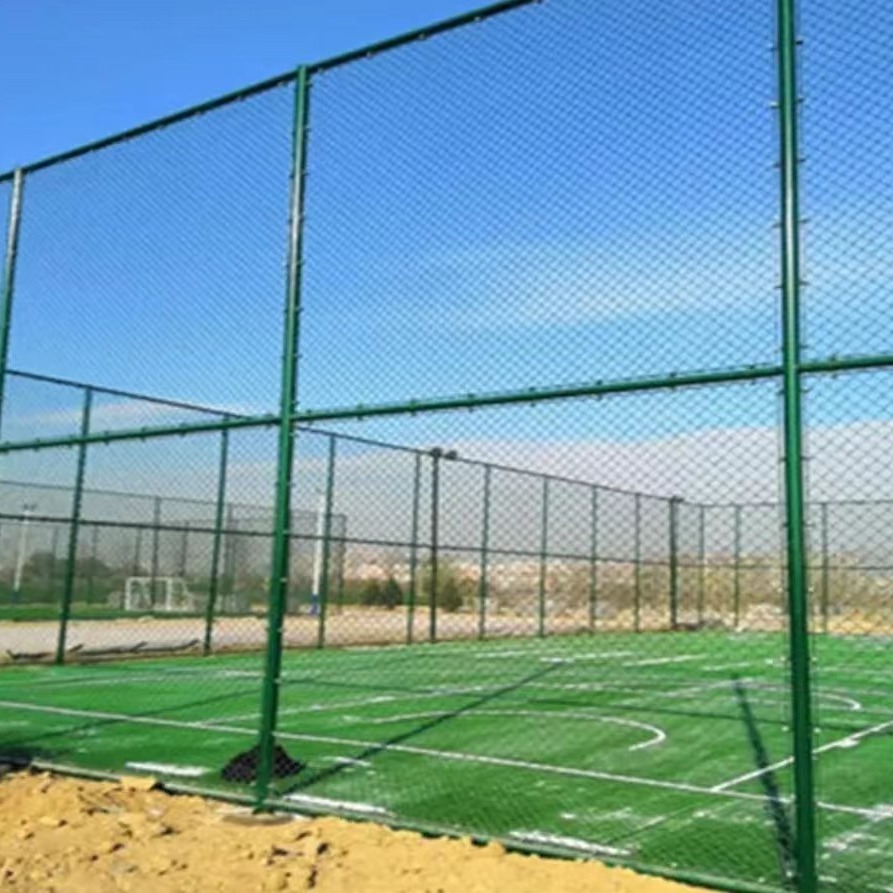 球场围栏网图集，展示安装好的球场围栏网